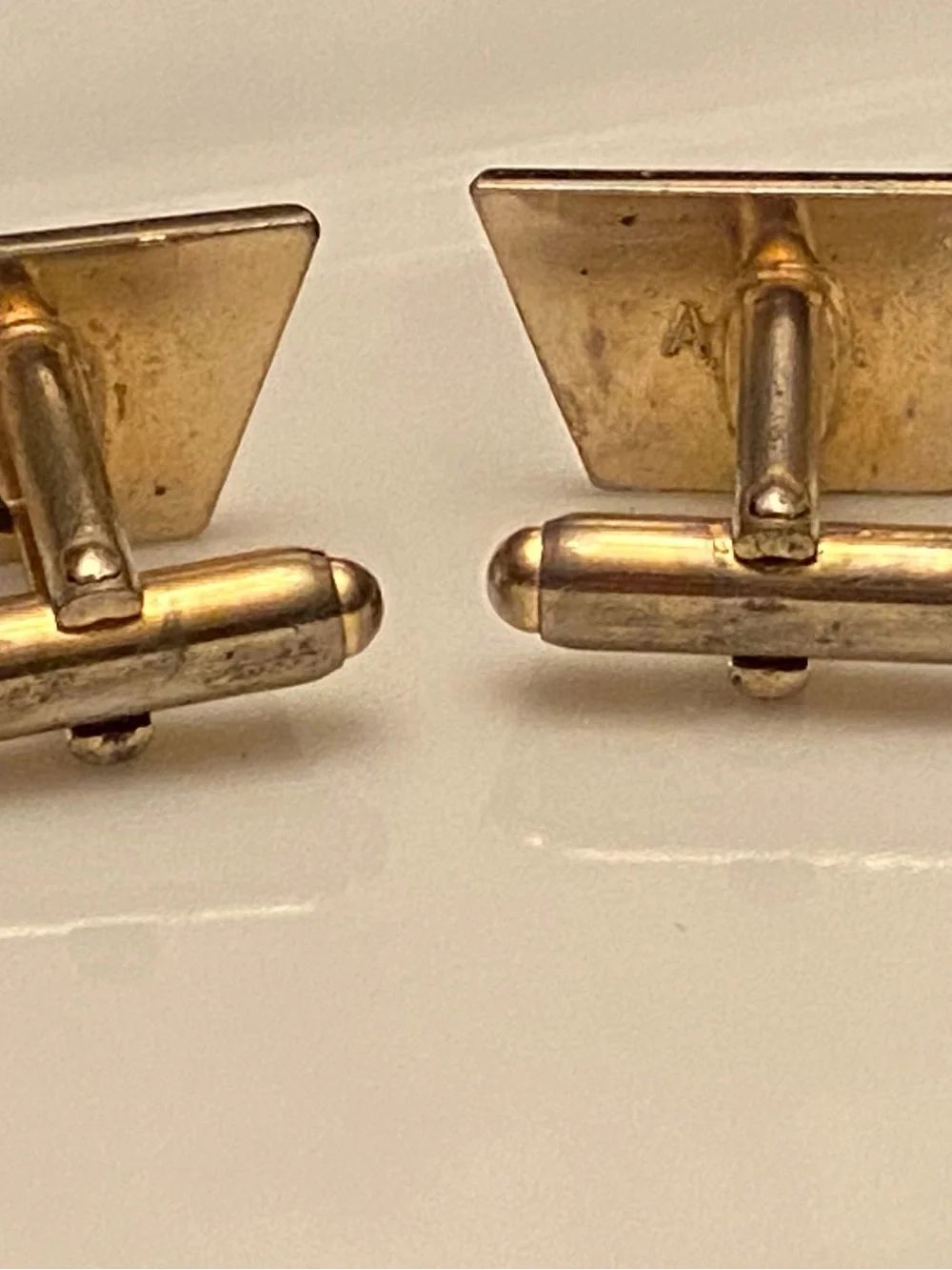 Gold-Tone Geometric Cuff Links Set with Tie Bar